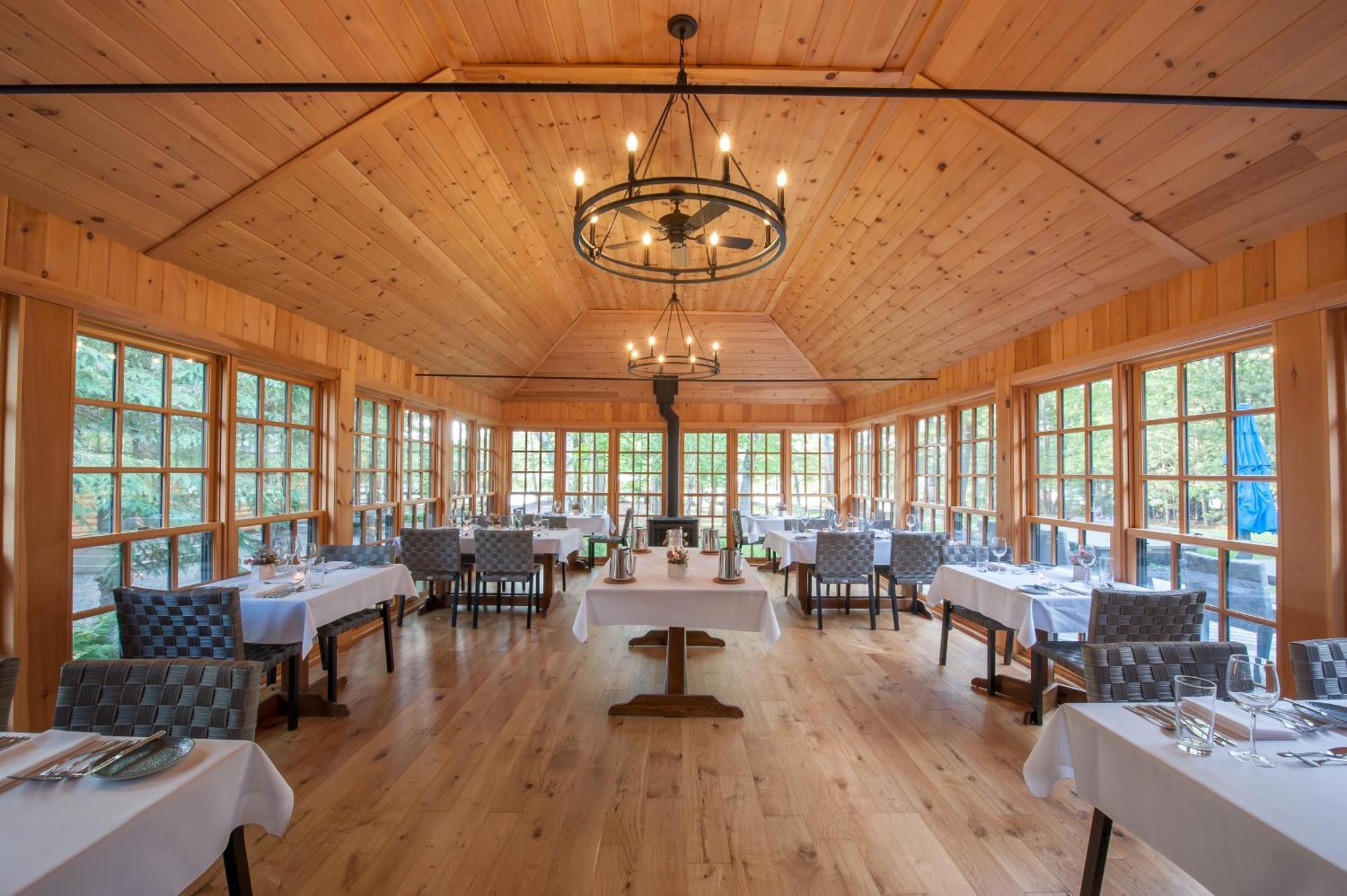 Haliburton Post House Hotel Minden Ngoại thất bức ảnh