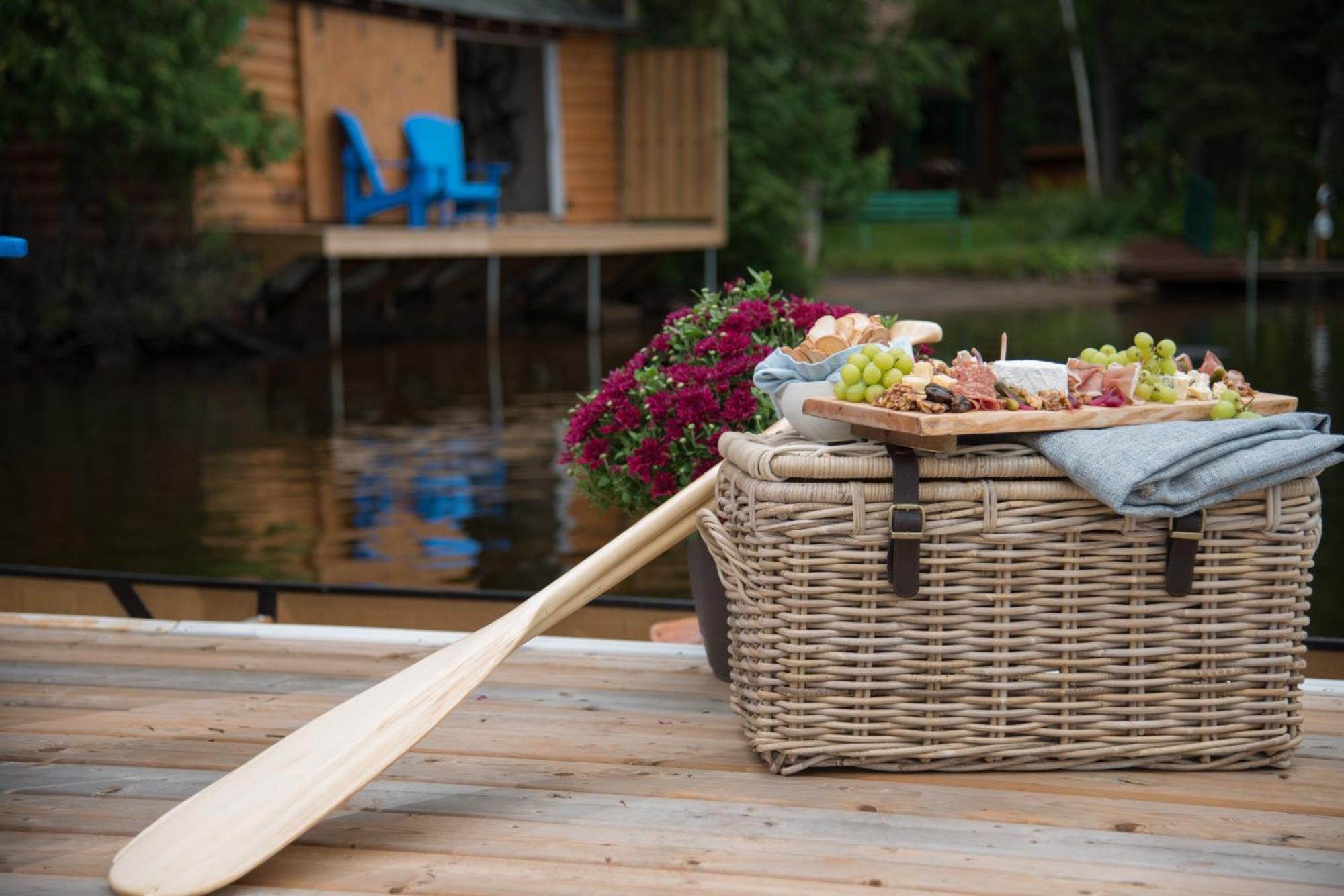 Haliburton Post House Hotel Minden Ngoại thất bức ảnh